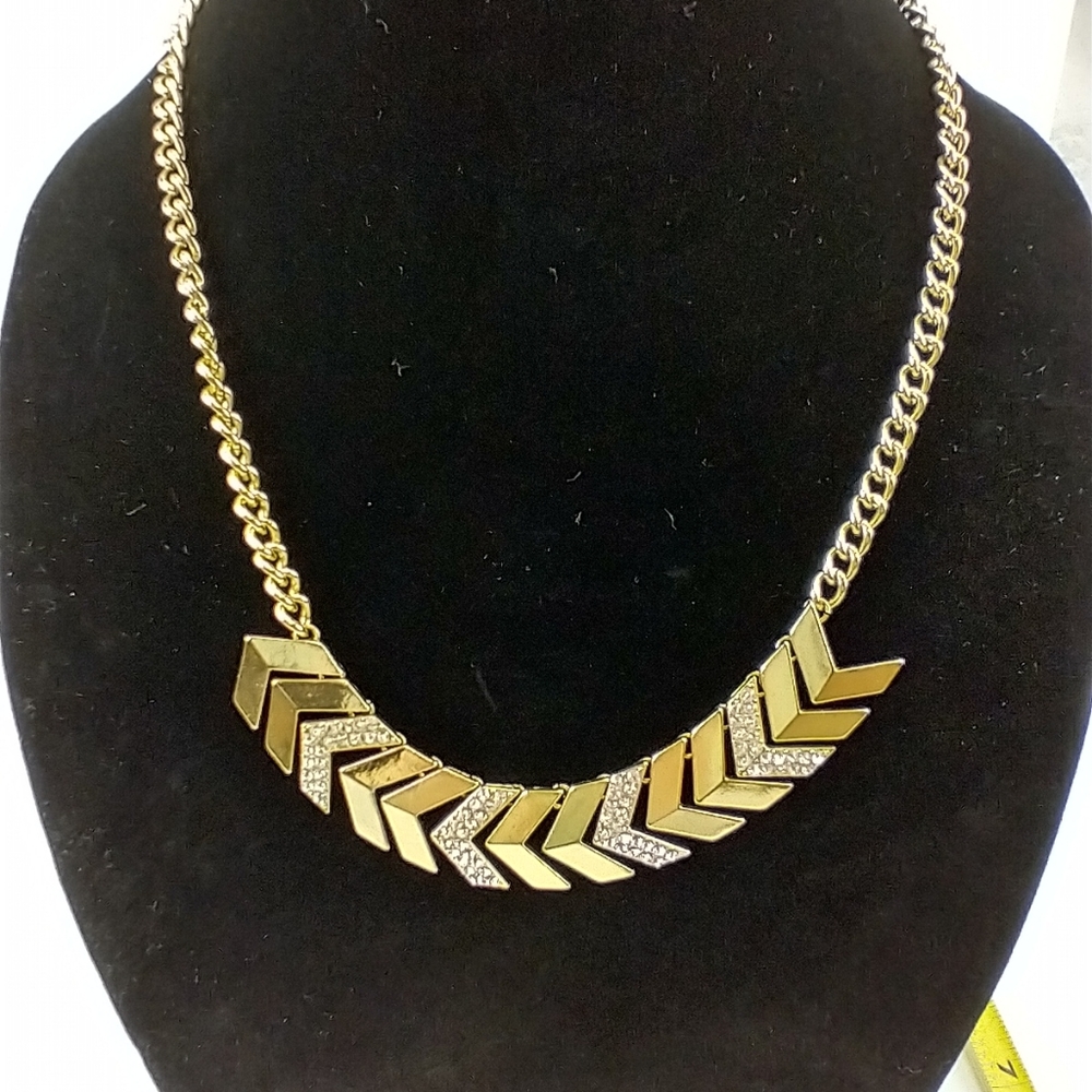 Necklace gold tone with rhinestones arrows